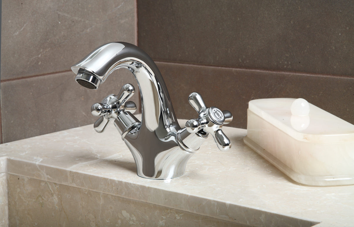 Bugnatese OLD’ 800 Mosdócsaptelep leeresztővel