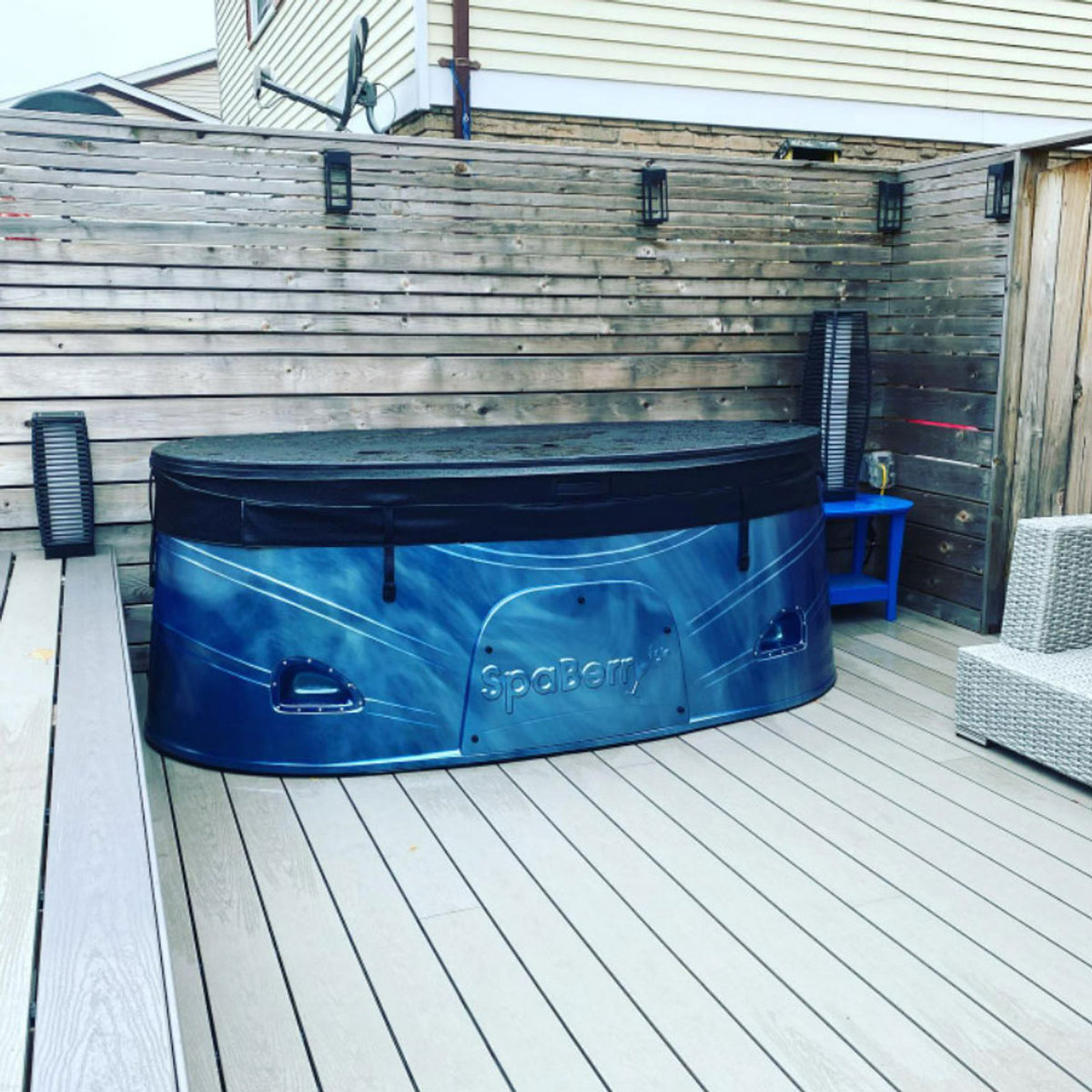 SpaBerry SB5 2 személyes jakuzzi 232,5x126,5x81cm