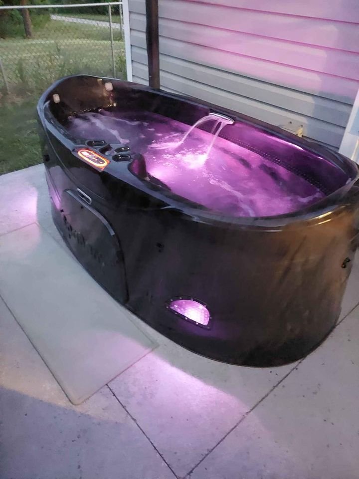 SpaBerry SB5 2 személyes jakuzzi 232,5x126,5x81cm