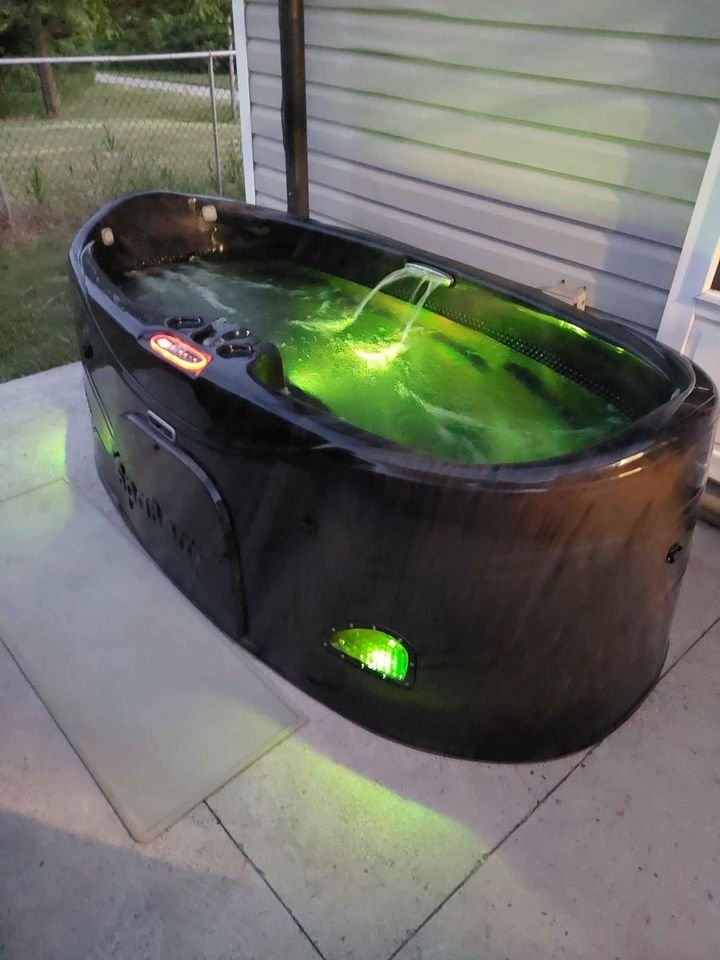 SpaBerry SB5 2 személyes jakuzzi 232,5x126,5x81cm