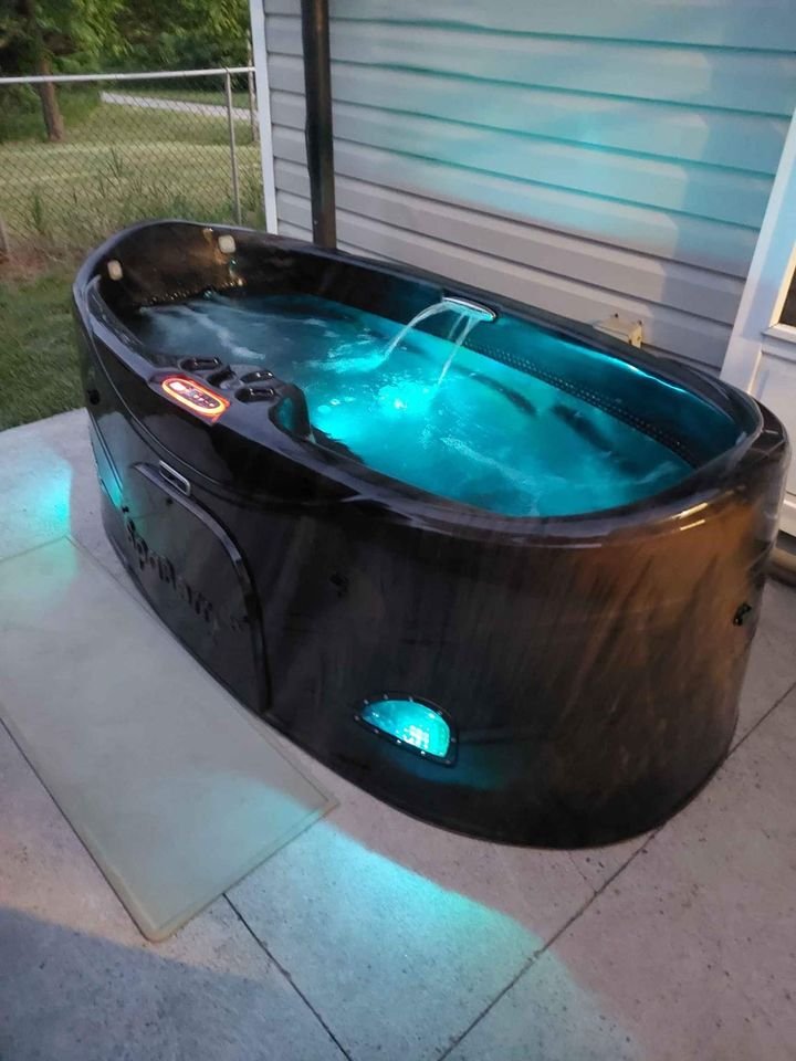 SpaBerry SB5 2 személyes jakuzzi 232,5x126,5x81cm