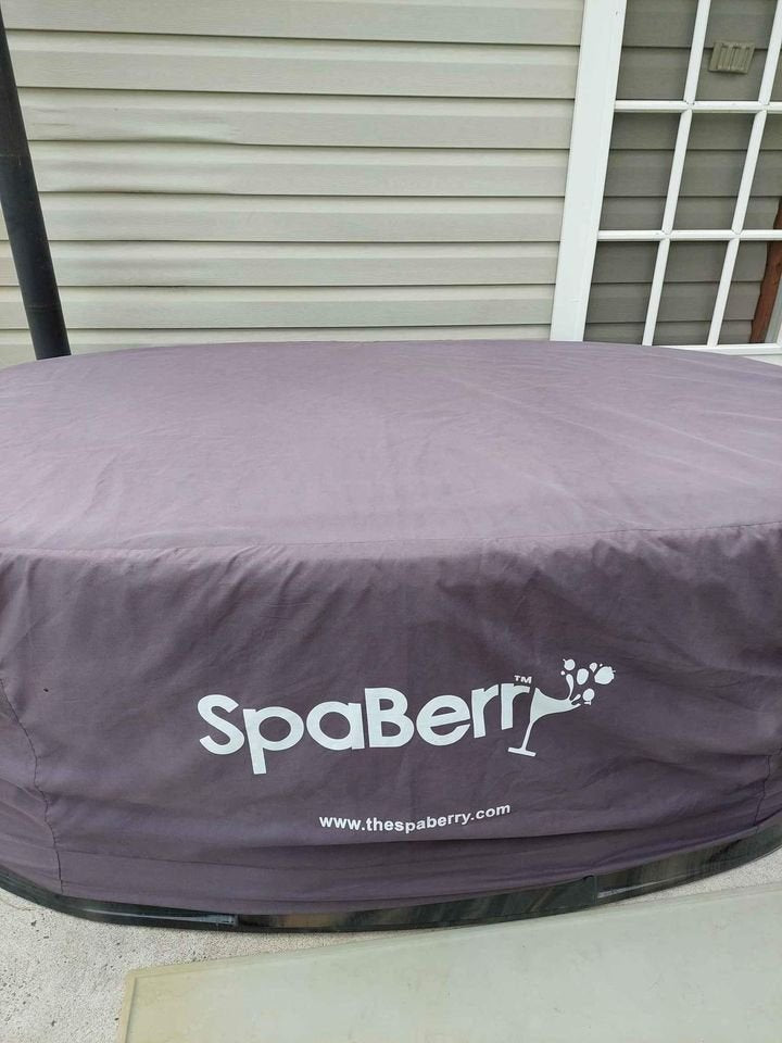 SpaBerry SB5 2 személyes jakuzzi 232,5x126,5x81cm