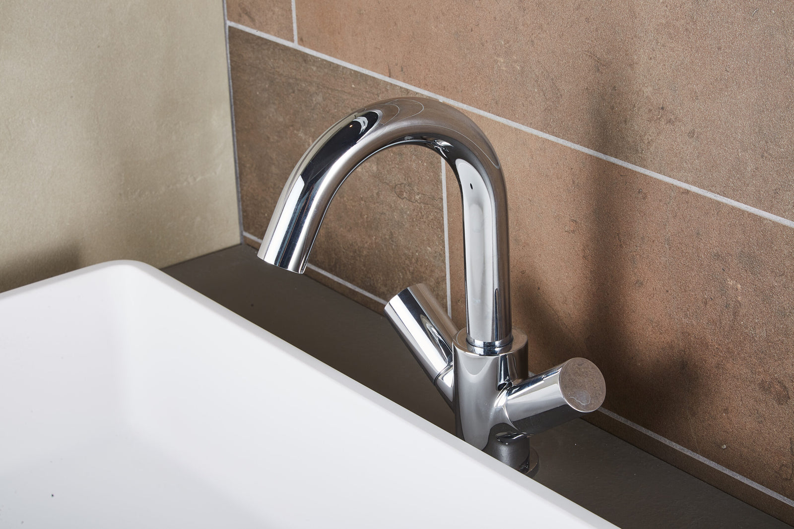 Bugnatese MOON Mosdócsaptelep leeresztővel