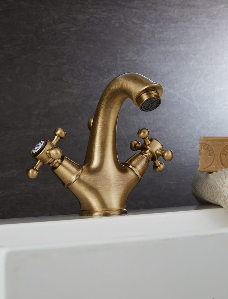 Bugnatese LADY Mosdócsaptelep leeresztővel