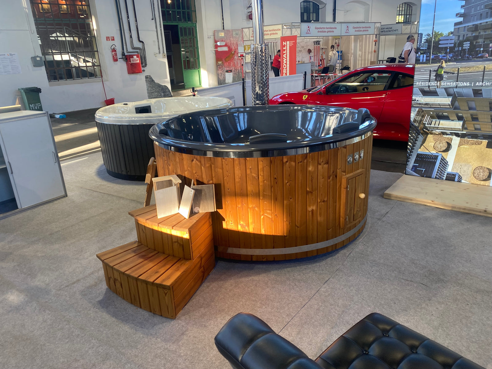 Revolution-Hot Tube AKCIÓS  Kiállítási darab Kerek Üvegszálas dézsa integrált kályhával