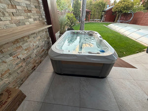 Revolution-spa INDULENCE 214x143x63cm  2 fős jakuzzi