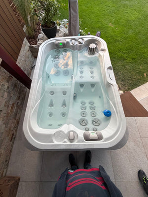 Revolution-spa INDULENCE 214x143x63cm  2 fős jakuzzi