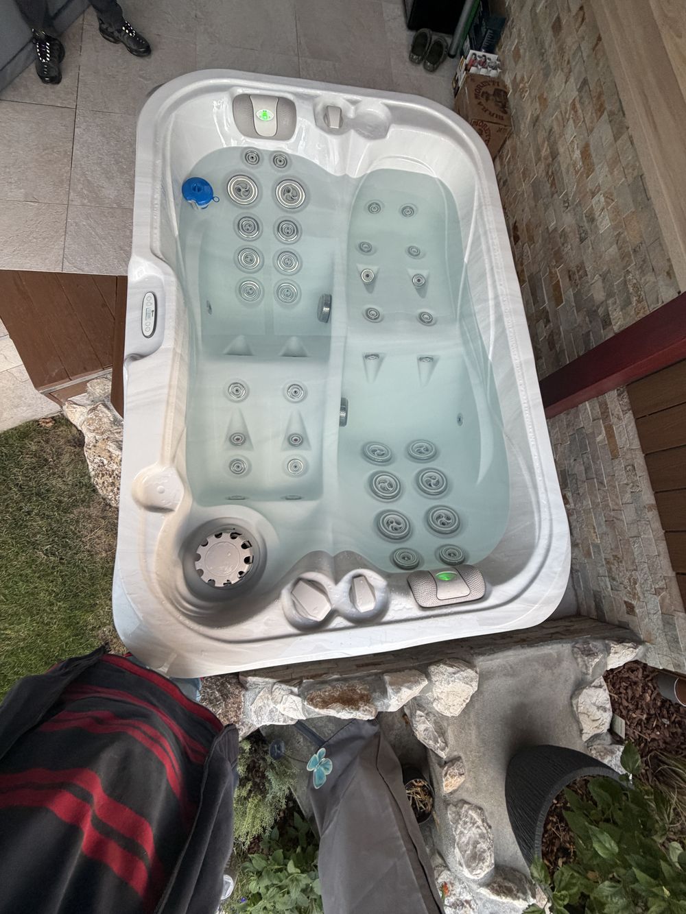 Revolution-spa INDULENCE 214x143x63cm  2 fős jakuzzi