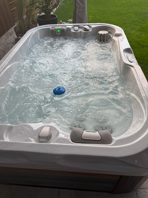 Revolution-spa INDULENCE 214x143x63cm  2 fős jakuzzi