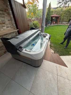 Revolution-spa INDULENCE 214x143x63cm  2 fős jakuzzi
