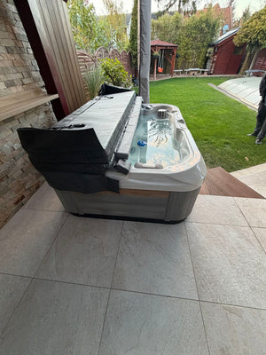 Revolution-spa INDULENCE 214x143x63cm  2 fős jakuzzi