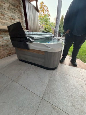 Revolution-spa INDULENCE 214x143x63cm  2 fős jakuzzi