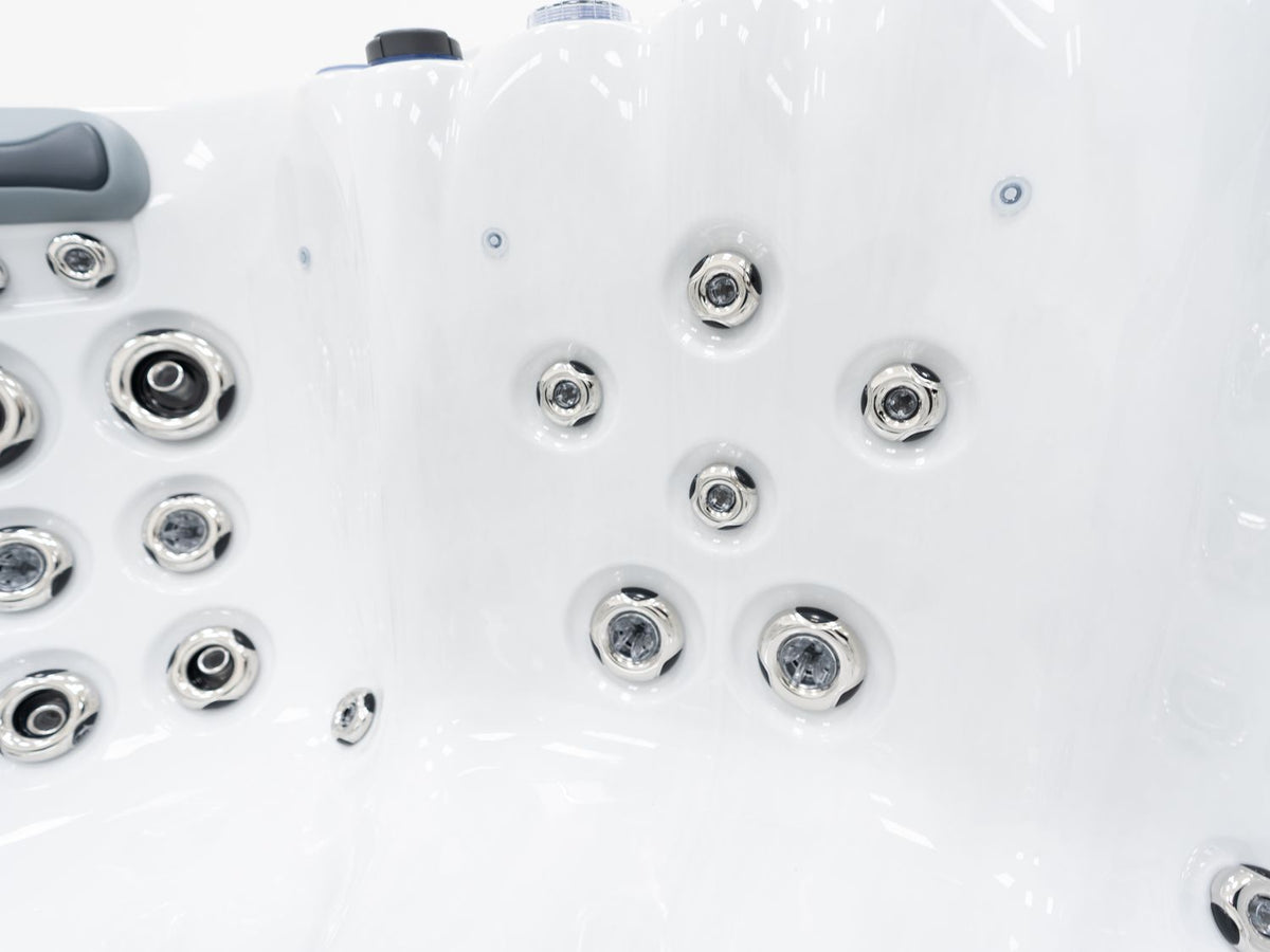 Revolution-spa Jupiter 200x200x80 7 fős jakuzzi