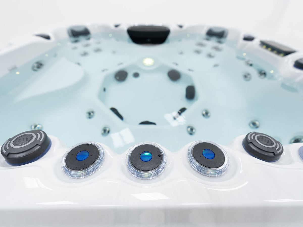 Revolution-spa Jupiter 200x200x80 7 fős jakuzzi