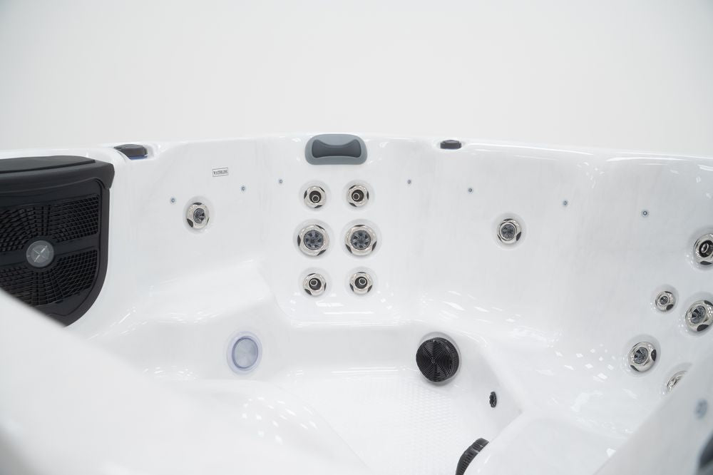Revolution-spa Venus 200x200x80 6 fős jakuzzi