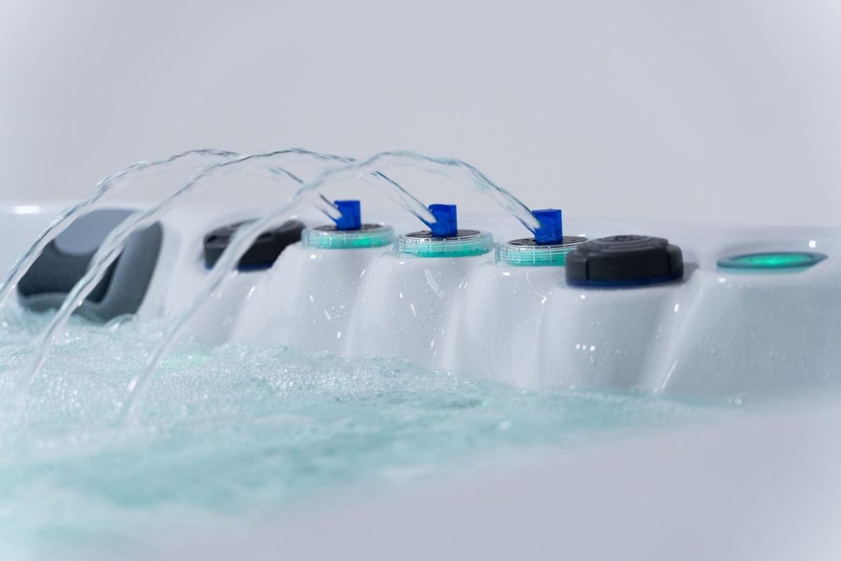 Revolution-spa Pluto 200x200x80 5 fős jakuzzi