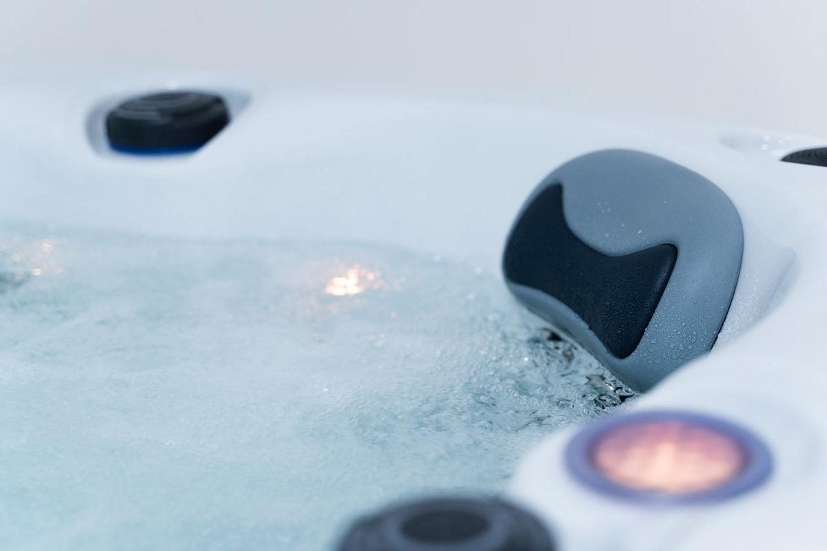 Revolution-spa Pluto 200x200x80 5 fős jakuzzi