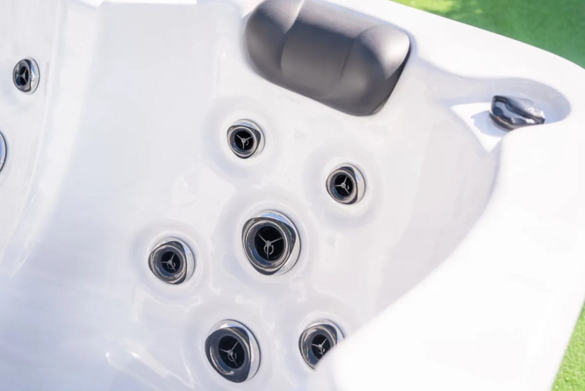 Revolution-spa Amanda 218x158x85 cm ELŐRENDELÉS