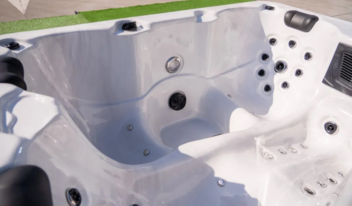 Revolution-spa Amanda 218x158x85 cm ELŐRENDELÉS