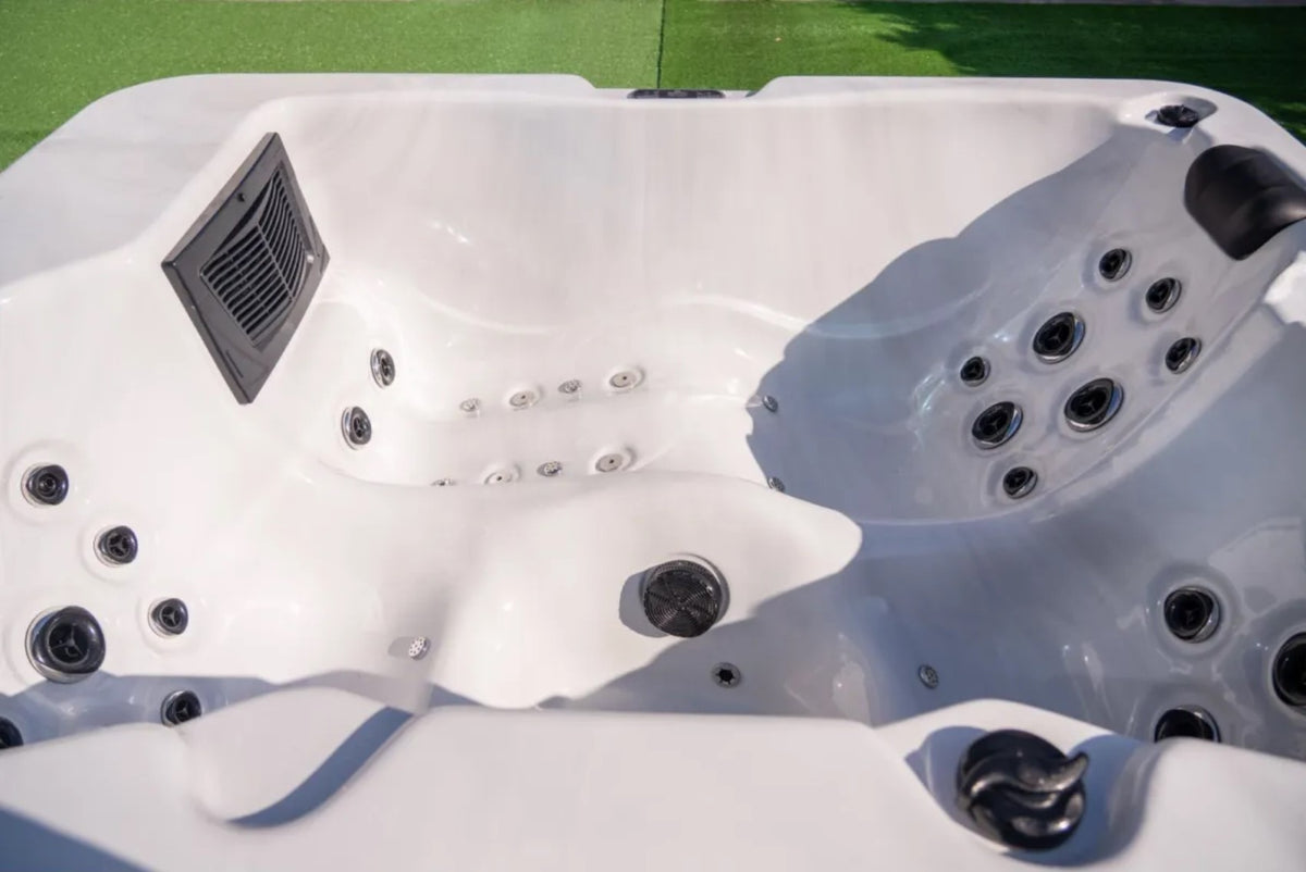 Revolution-spa Amanda 218x158x85 cm ELŐRENDELÉS