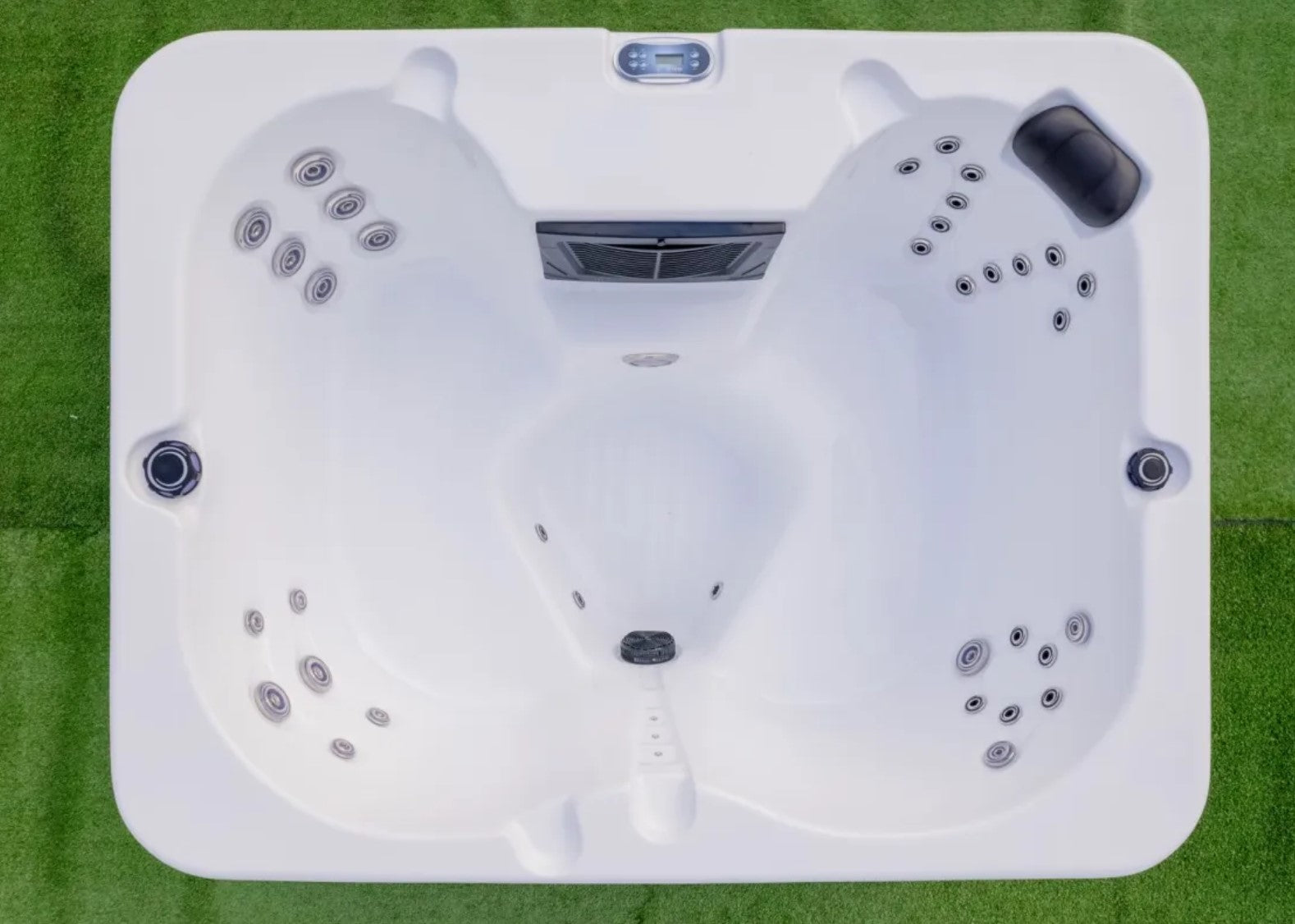 Revolution-spa Wanda 200x155x81 cm ELŐRENDELÉS