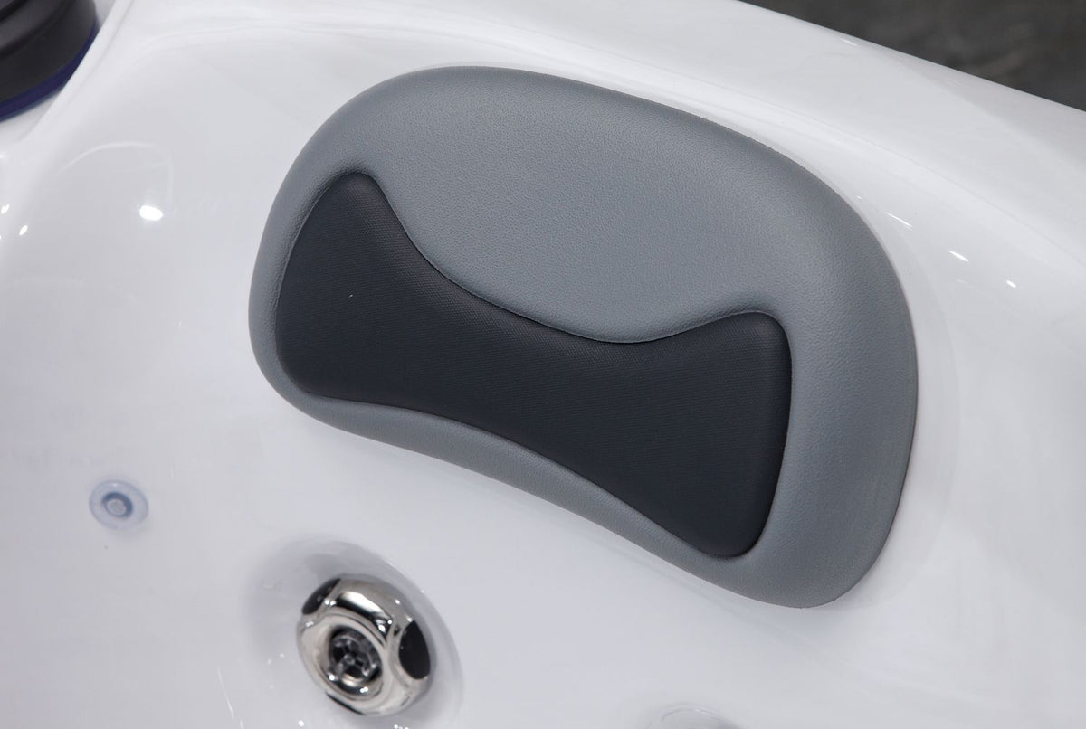 Revolution-spa Saturn 200x200x80 6 fős jakuzzi