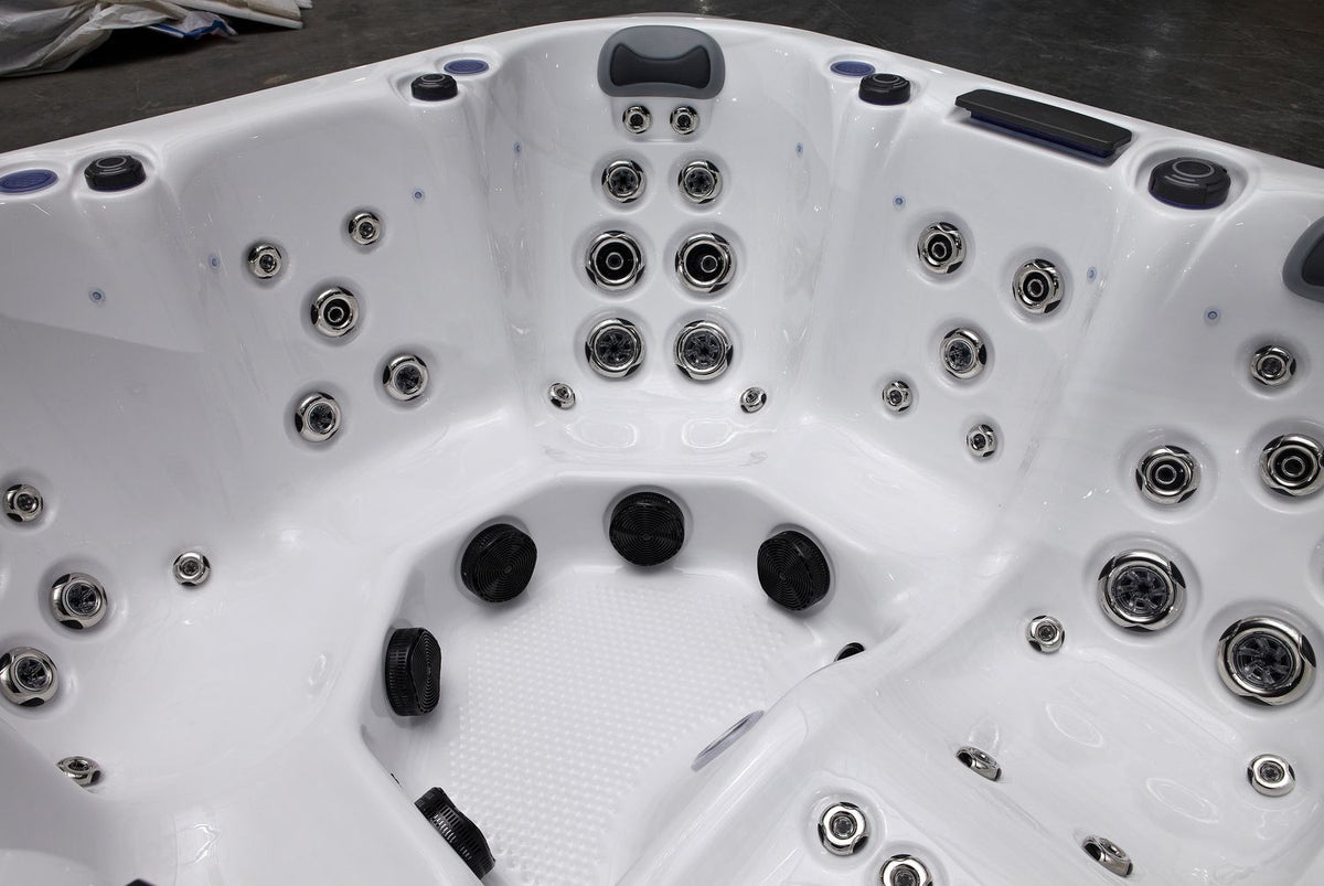 Revolution-spa Saturn 200x200x80 6 fős jakuzzi