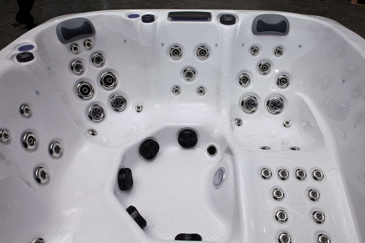 Revolution-spa Saturn 200x200x80 6 fős jakuzzi