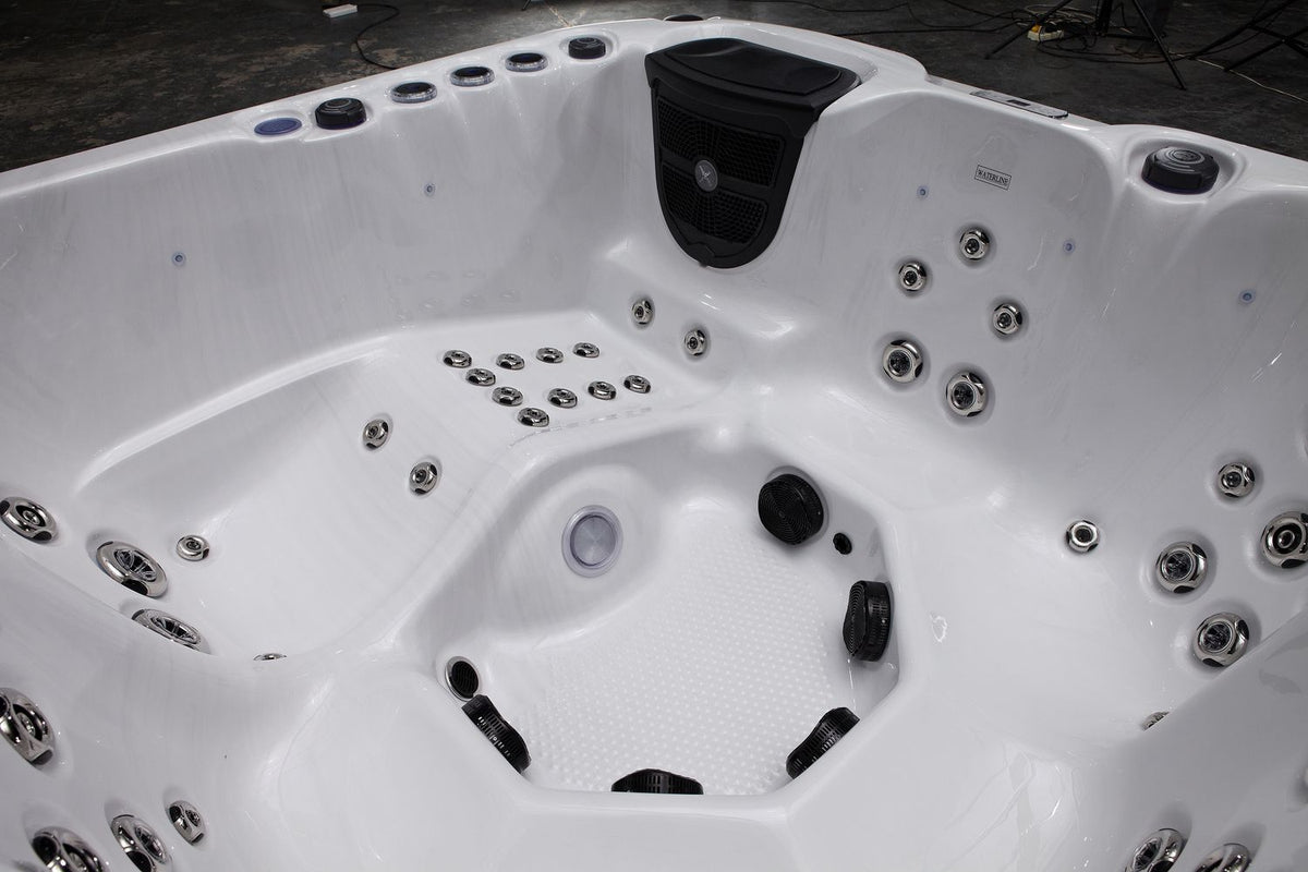 Revolution-spa Saturn 200x200x80 6 fős jakuzzi