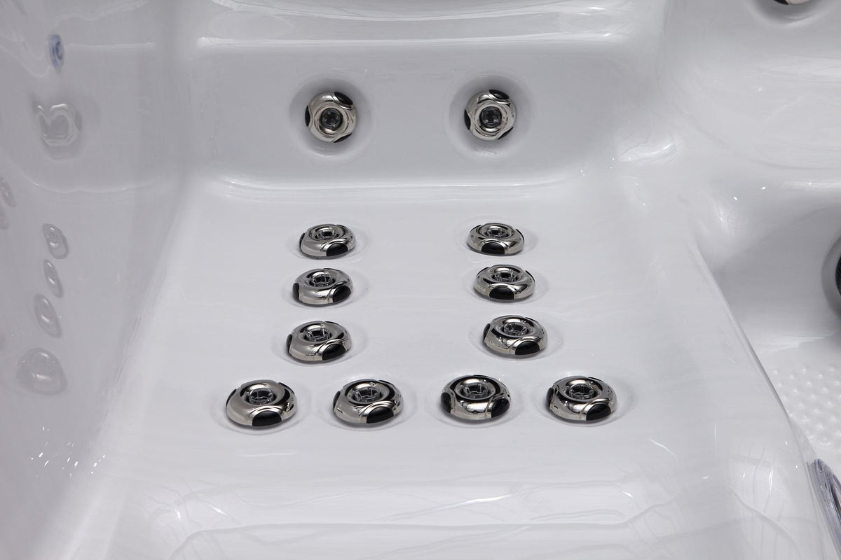 Revolution-spa Saturn 200x200x80 6 fős jakuzzi