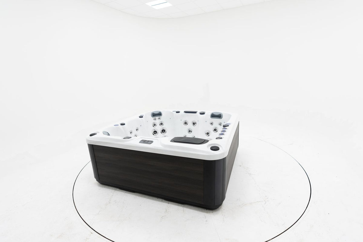 Revolution-spa Saturn 200x200x80 6 fős jakuzzi