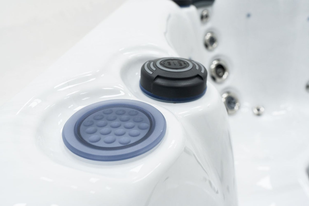 Revolution-spa Saturn 200x200x80 6 fős jakuzzi