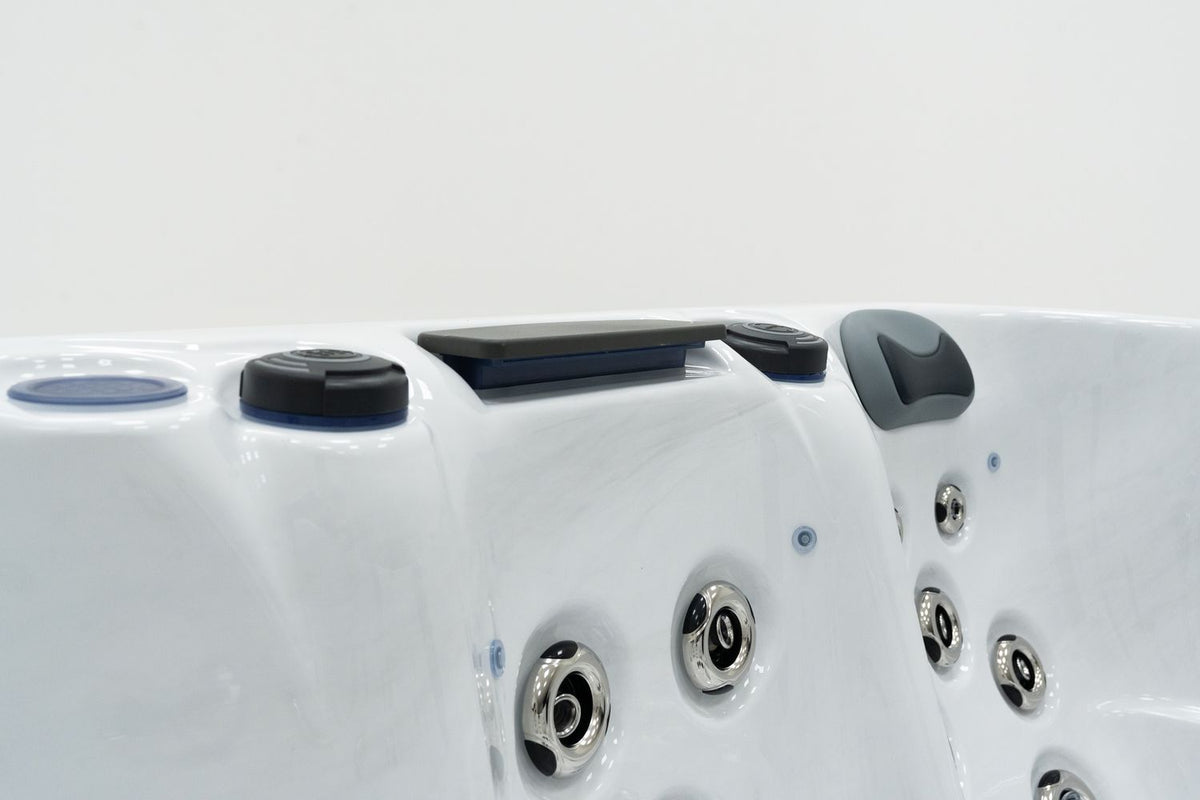 Revolution-spa Saturn 200x200x80 6 fős jakuzzi