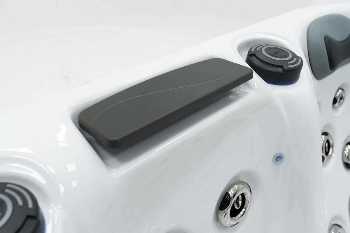 Revolution-spa Saturn 200x200x80 6 fős jakuzzi