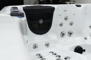 Revolution-spa Saturn 200x200x80 6 fős jakuzzi