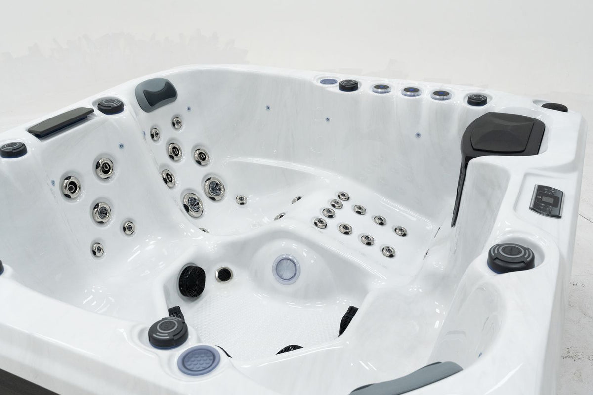 Revolution-spa Saturn 200x200x80 6 fős jakuzzi