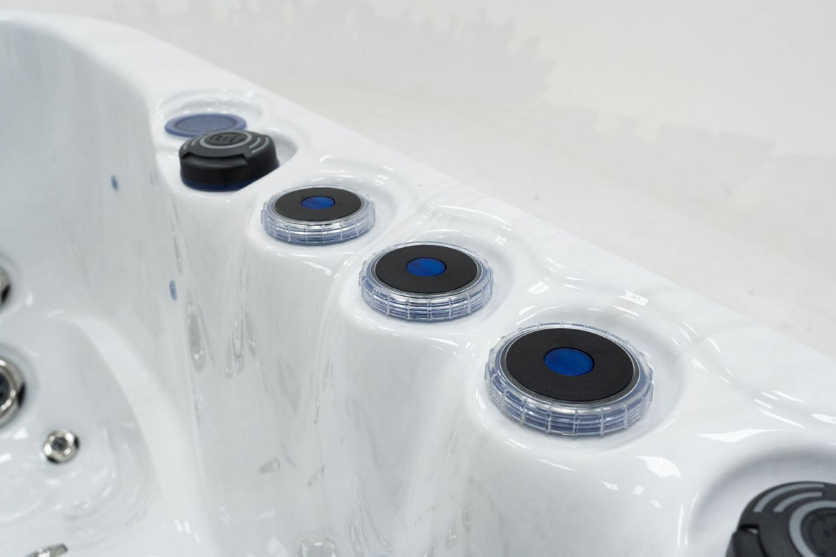 Revolution-spa Saturn 200x200x80 6 fős jakuzzi