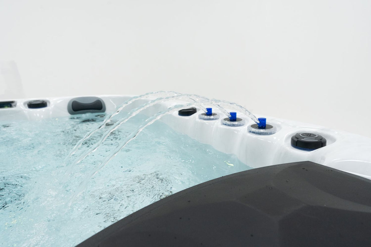 Revolution-spa Saturn 200x200x80 6 fős jakuzzi