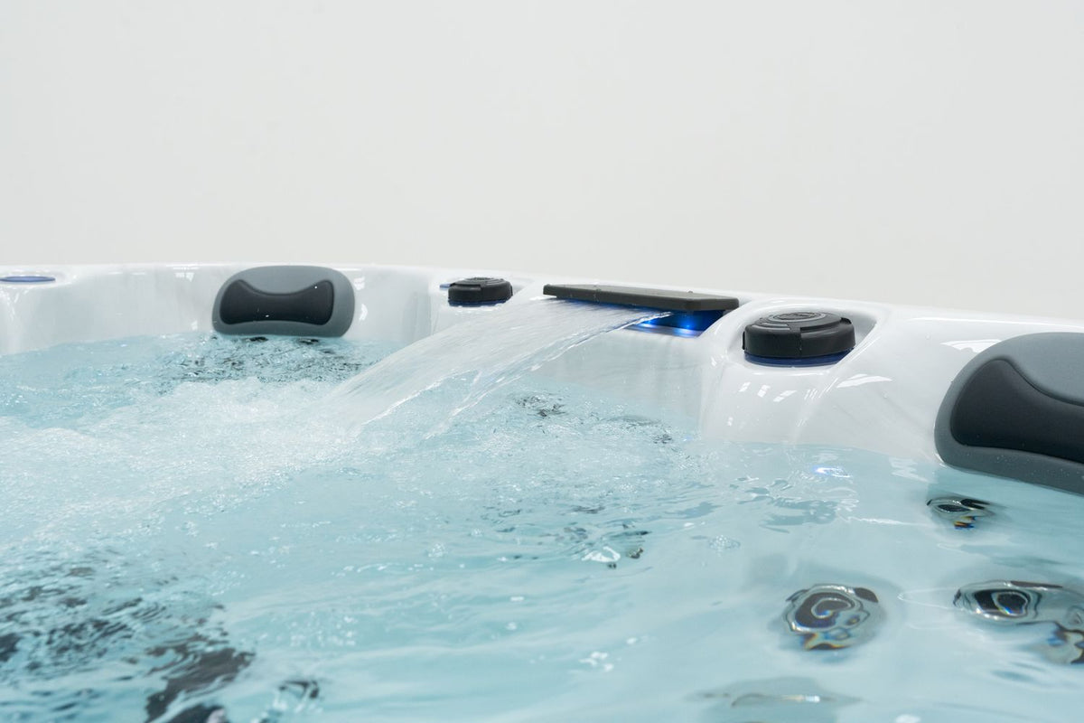 Revolution-spa Saturn 200x200x80 6 fős jakuzzi