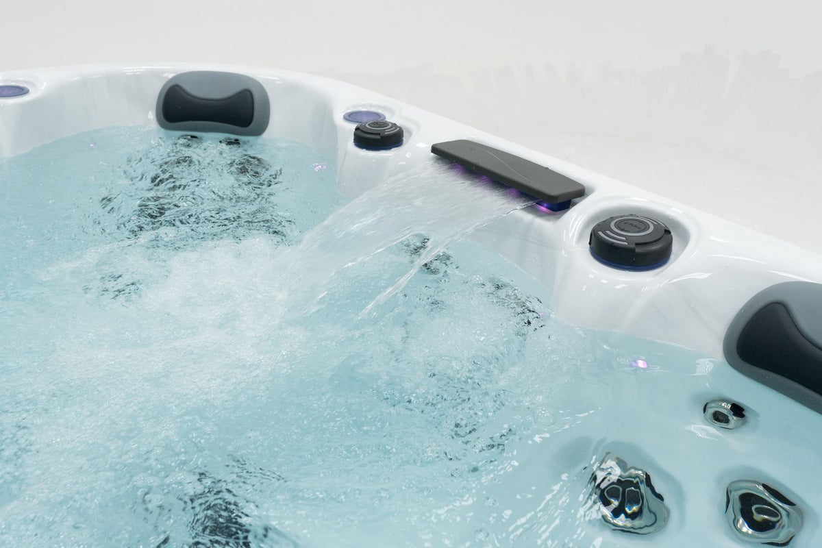 Revolution-spa Saturn 200x200x80 6 fős jakuzzi