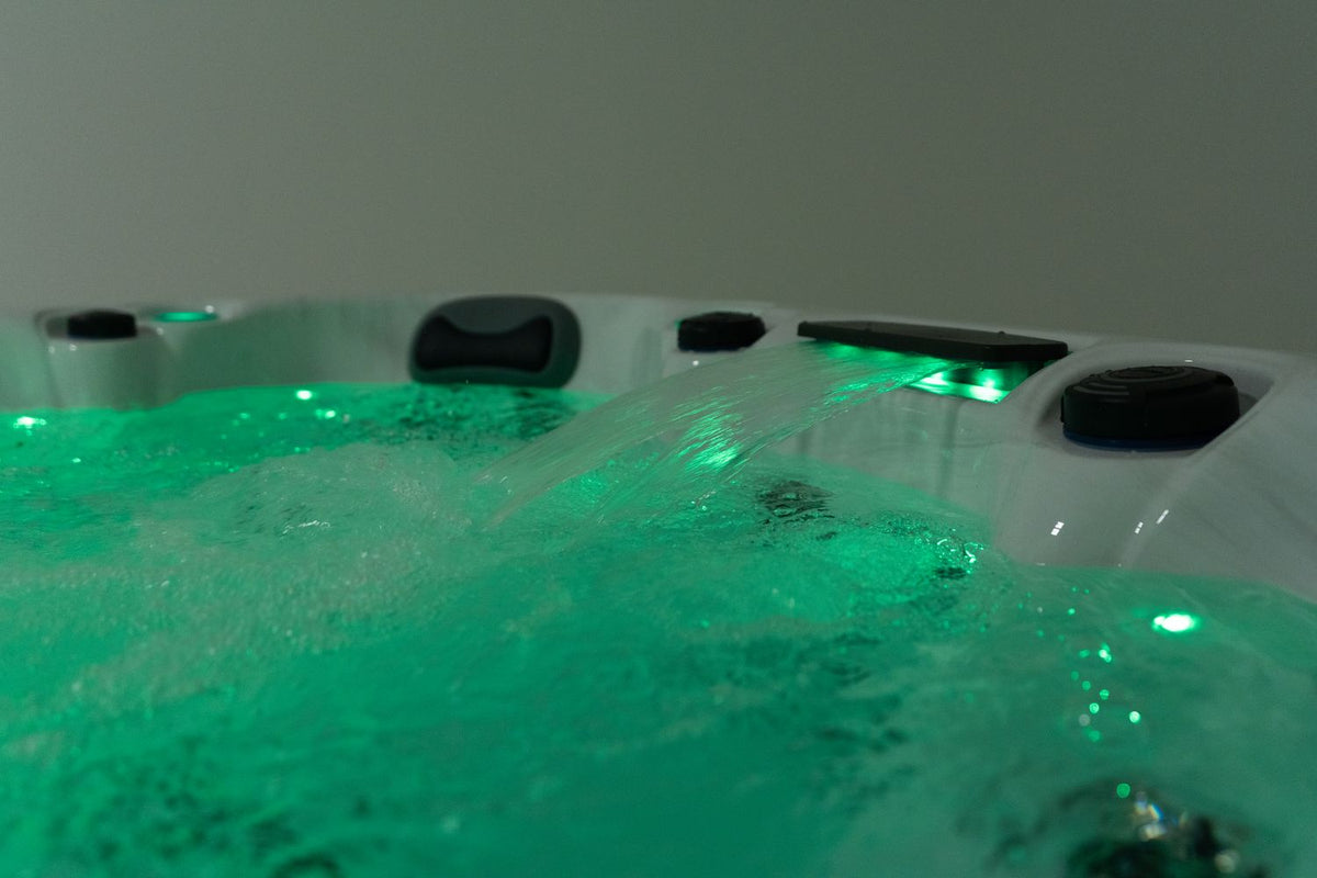 Revolution-spa Saturn 200x200x80 6 fős jakuzzi