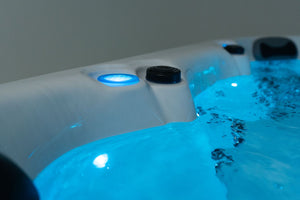 Revolution-spa Saturn 200x200x80 6 fős jakuzzi