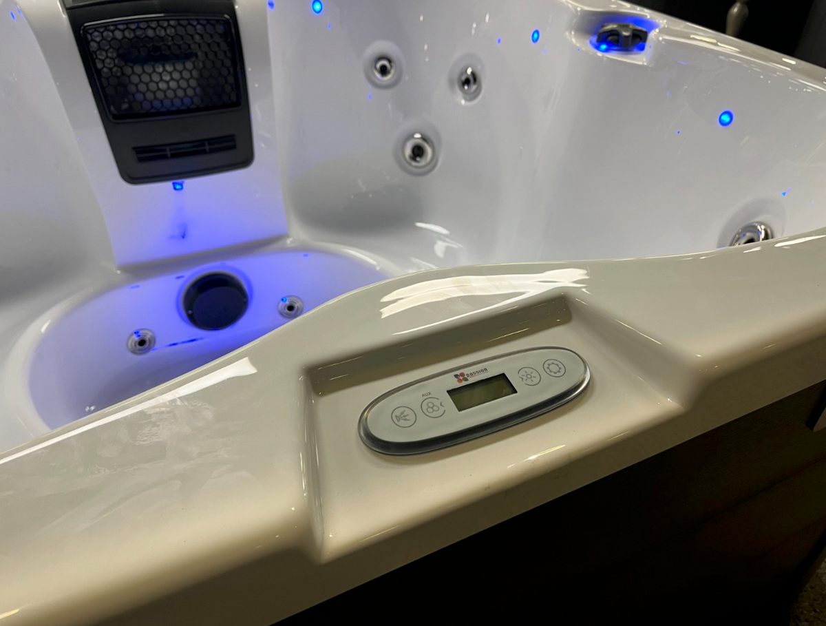 Revolution-spa Sparkling 4 fős jakuzzi