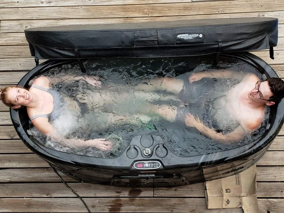 SpaBerry SB3 2 személyes jakuzzi 230x125x72cm