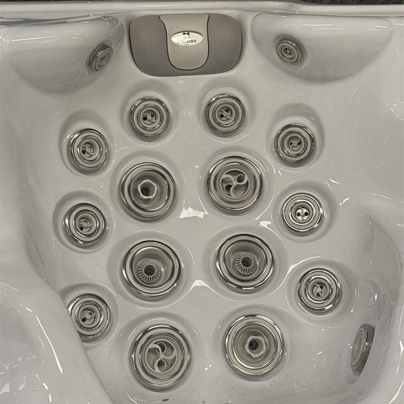 Revolution-spa The Oasis 275x234x91 cm 5 fős jakuzzi