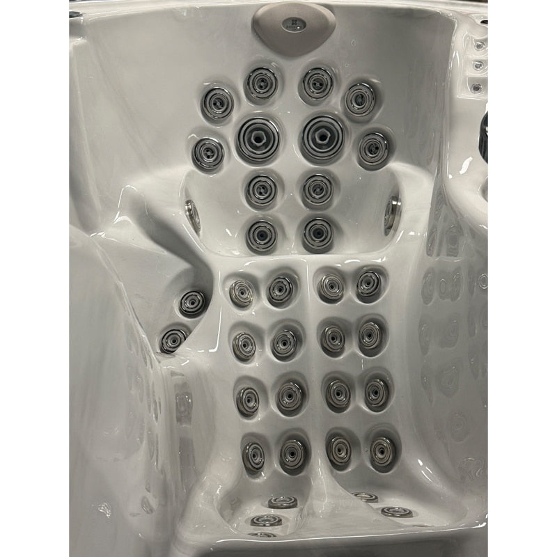 Revolution-spa The Oasis 275x234x91 cm 5 fős jakuzzi