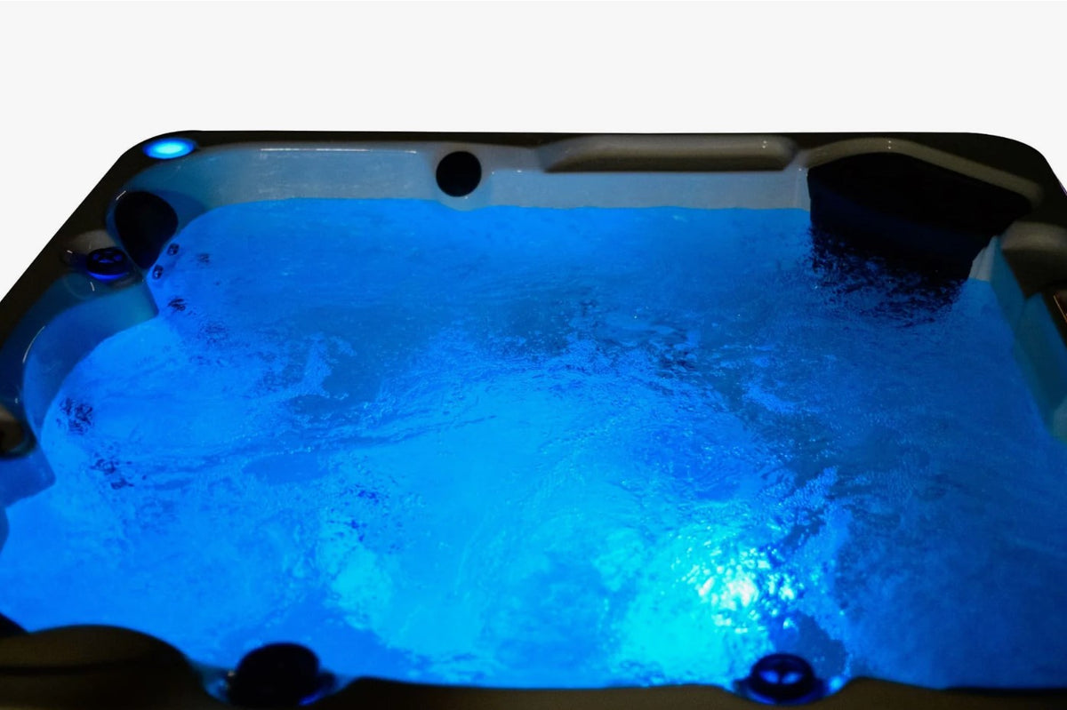 REVOLUTION TRIDENT jakuzzi 200x200x90 cm