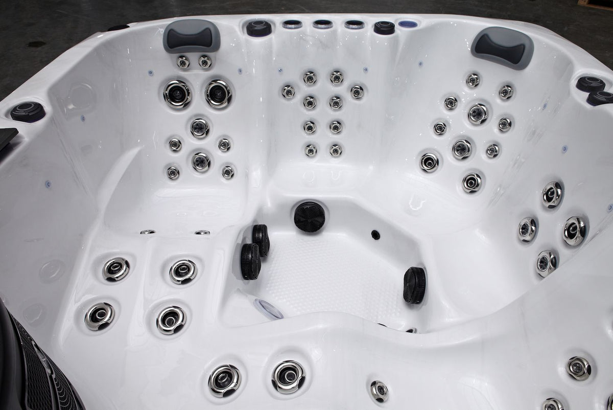 Revolution-spa Uranus 200x200x80 5 fős jakuzzi