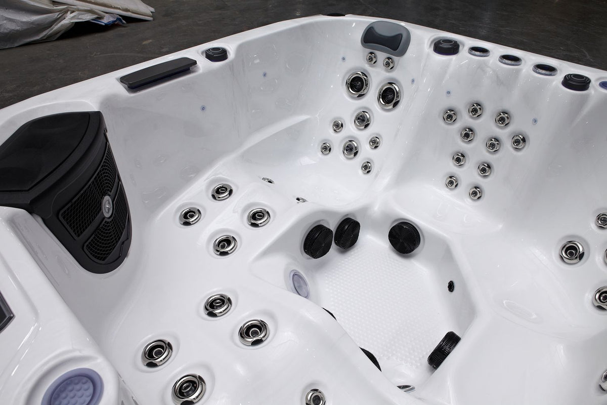 Revolution-spa Uranus 200x200x80 5 fős jakuzzi