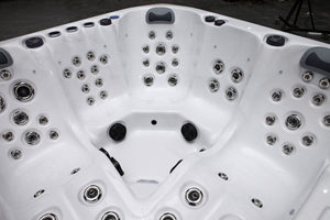 Revolution-spa Uranus 200x200x80 5 fős jakuzzi
